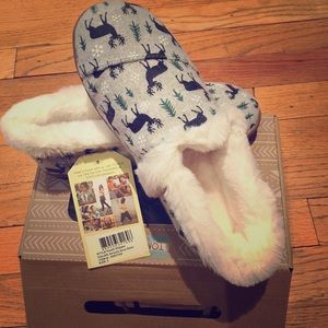 Toms girls faux fur slippers 2 NEW